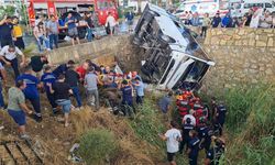 Bodrum'da feci kaza! Midibüs dere yatağına uçtu; 23 işçi yaralı