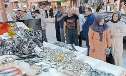 Balık birden ucuzladı, kapış kapış satıldı! Fiyatını duyan tezgahlara hücum ediyor