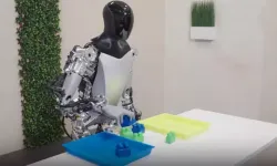 Sophia görmesin... İnsansı robot Tesla Optimus yeni becerilerini sergiledi