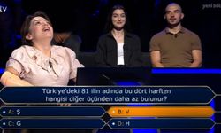 #SONDAKİKA | Kim Milyoner Olmak İster'de son soruya gelen Rabia Birsen Güvercin, doğru yanıtı vererek 1 Milyon TL'nin sahibi oldu.