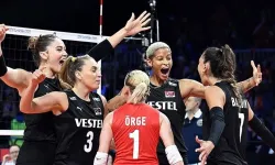 Türkiye-İtalya voleybol maçı sona erdi: Filenin Sultanları finalde