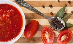 Yazın hazırlanır, kışın afiyetle tüketilir! Mis gibi, tertemiz kışlık domates sosları nasıl yapılır?