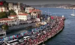 Muhteşem anlar... SOLOTÜRK ve Türk Yıldızları nefes kesti! Köprünün altından geçtiler, gökyüzüne Cumhuriyet'i yazdılar