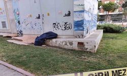 Kuşadası’nda acı olay! Evsiz bir kişi parkta ölü bulundu