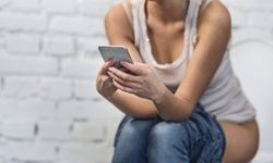 Uzmanlar uyarıyor: Tuvalette cep telefonuna bakanlar dikkat