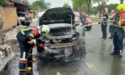 Efeler'de seyir halindeki otomobil yandı