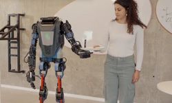 İşte evde kullanım için geliştirilen ilk hizmet robotu, siz söyleyin o yapsın