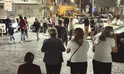 Napoli ve çevresi yüzü aşkın depremle sarsıldı; halk geceyi dışarda geçirdi