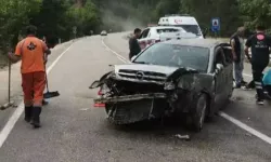 Bariyerlere çarpan otomobildeki bebek hayatını kaybetti
