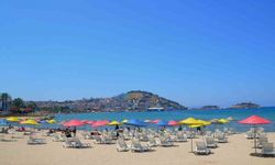 Kuşadası Belediyesi, halk plajlarında şemsiye ve şezlongları ücretsiz yaptı