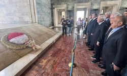Fenerbahçe Başkan Adayı Aziz Yıldırım'dan Anıtkabir'e ziyaret