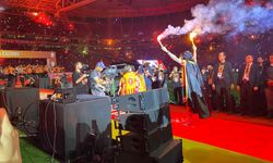 Galatasaray şampiyonluk kutluyor! Stadyum alev alev