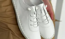 Yapması Çok Basit: Beyaz Ayakkabıları İlk Günkü Haline Dönüştürüyor