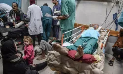 İsrail Gazze'de 496 sağlık personelini öldürdü