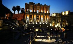 UNESCO Dünya Mirası Listesi'ndeki Efes, gece ziyaretçilerini ağırlıyor
