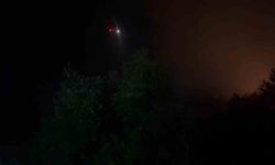 İzmir’de başlayıp Aydın’a sıçrayan orman yangınına gece görüşlü helikopterler ile müdahale ediliyor