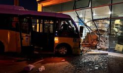 Bursa'da yolcu minibüsü ve otomobil çarpıştı! 10 kişi yaralandı