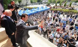 İmamoğlu'nun belediye ziyareti mitinge dönüştü