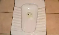 Alaturka tuvalet taşını temizlemenin pratik yolu! Bu karışım tertemiz yapıyor