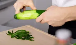 Salatalık kabuklarını değerlendirmenin 2 yolu! Meğer çöpe atmak hataymış