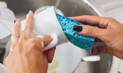 Sırrı belli oldu: Bu karışım tertemiz yapıyor! Lekeli bardakları böyle temizleyin