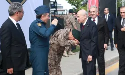 Türkiye Bu Kareyi Konuşuyor: Özel Harekat Başkanı Bahçeli'nin Elini Öptü