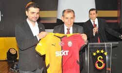 Galatasaray'da yeni sezon formalarının lansmanı yapıldı! Dursun Özbek'ten 1 milyon forma hedefi