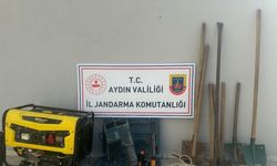 Efeler'de tarihi eser için açtıkları çukurda yakalandılar