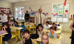 Aytekin Kaya, minik öğrencilerin heyecanına ortak oldu
