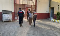 Kuşadası'nda 164 yıl hapisle aranan kadın yakalandı