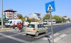 Umurlu'da okula giden çocuklar ve aileleri diken üstünde