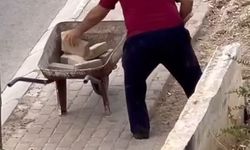 Efeler'de kaldırım taşlarını söken şüpheli, zabıtaya yakalandı