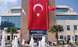 Söke'de muhtarlar ve belediye arasında bayrak krizi