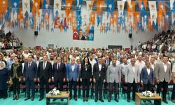 AK Parti Efeler ilçe kongresi yapıldı, Oğuz Kendirlioğlu yeniden başkanlığa seçildi