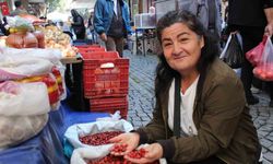 Dikenlerin Arasında Zahmetle Toplanan Kuşburnu Tezgahlarda Yerini Aldı