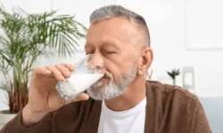 Süte Karıştırmamanız Gereken 3 Şey: Midenizi Rahatsız Edebilir