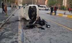 Efeler'de Orta Refüje Çarpan Aracın Motoru Yola Düştü