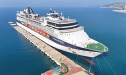 ’Celebrity Infinity’ Kuşadası’na 2 Binden Fazla Turist Getirdi