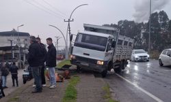 Köşk'te Kamyonun Çarptığı Trafik Direği Yayanın Üzerine Düştü