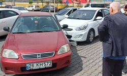 Efeler'de Çarpıştığı Aracın Kapısına Plakası Saplandı