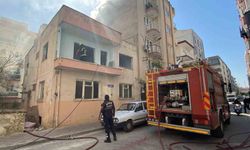 Efeler'de Terk Edilmiş Binada Yangın Çıktı