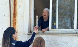 Jandarma yaşlı çınarları unutmadı