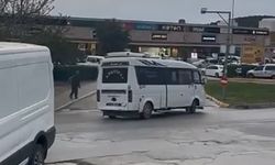 Kuşadası'nda Akaryakıt İstasyonuna Dalan Minibüs Şoförü AVM'de de Tehlike Saçmış