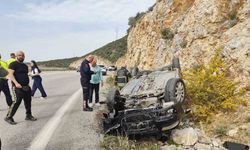 Kuşadası'nda Virajı Alamayan Otomobil Takla Attı: 2 Yaralı