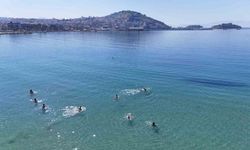 Kuşadası’nda Yaz Erken Geldi: Mart Ayında Plajlar Doldu
