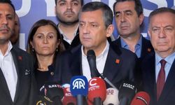 CHP lideri Özel Saraçhane'de konuştu: 'İmamoğlu hakim karşısına çıkana kadar İBB'deyiz!'
