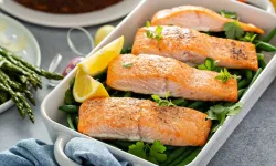 İftarın konuğu D vitamini kralı: En kolay fırında somon tarifi