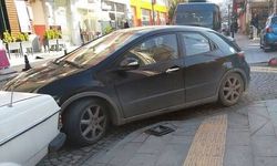 Kaldırım işgalleri görme engelliler için tehlike oluşturuyor