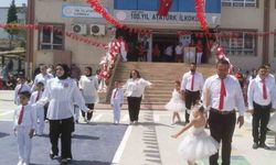 Söke’de velilerden çocuklarıyla anlamlı vals gösterisi