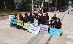 Aydın'da Öğrenciler Öğretmenleri İçin Oturma Eylemi Yaptı